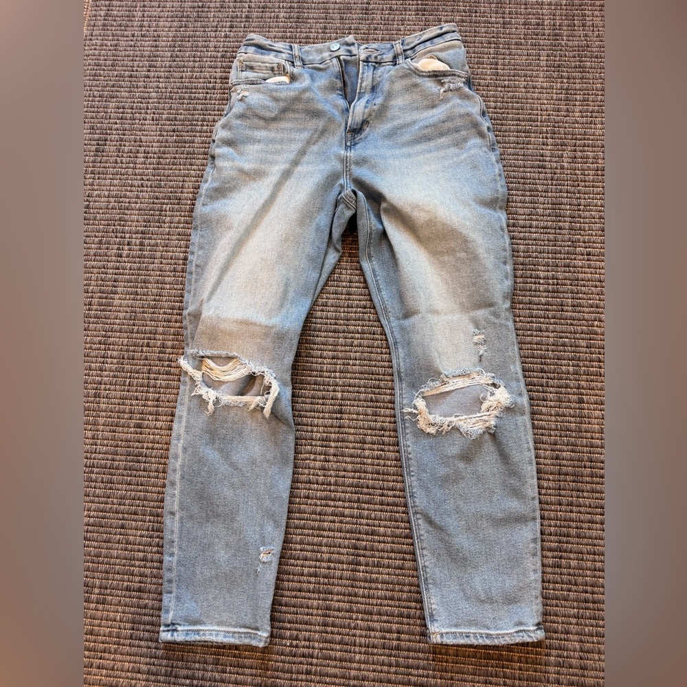 American Eagle Outfitters Light Wash Distressed Curvy Mom Jeans